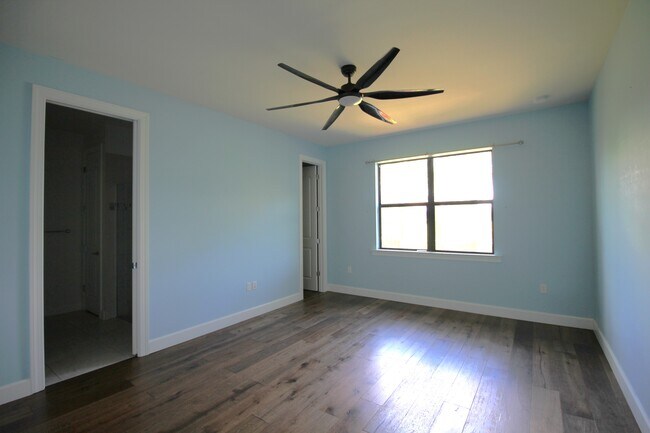 Building Photo - 2071 Parson St