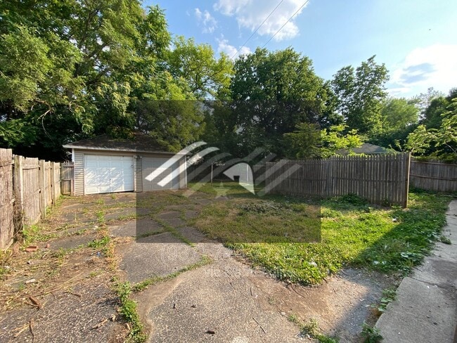 Building Photo - 26 W Beechwood Ave