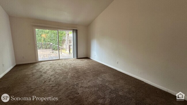 Building Photo - Spacious 4 Bedroom Eastside Home