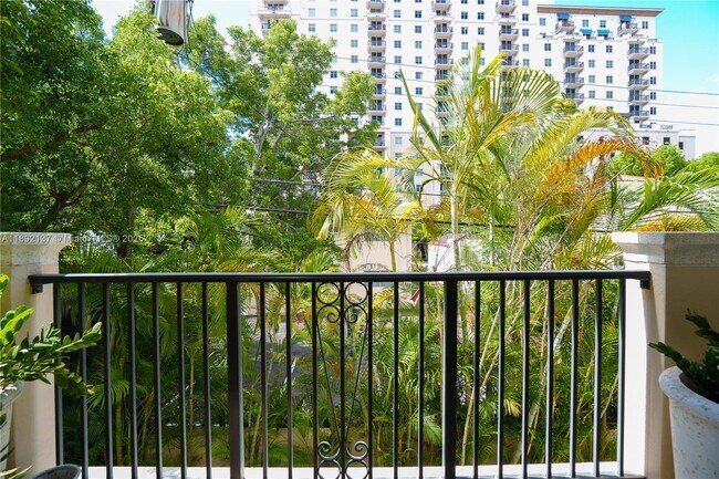 Building Photo - 300 Majorca Ave