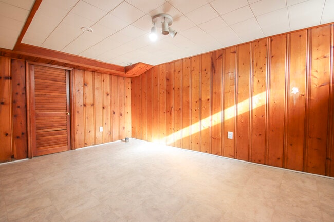 Building Photo - 6816 Eastbrook Ave