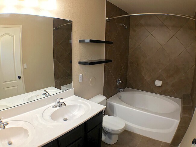 Building Photo - Northeast El Paso 4 Bed Refrig A/C