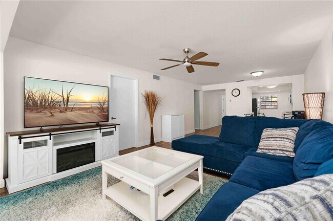 Building Photo - 1750 Belleair Forest Dr