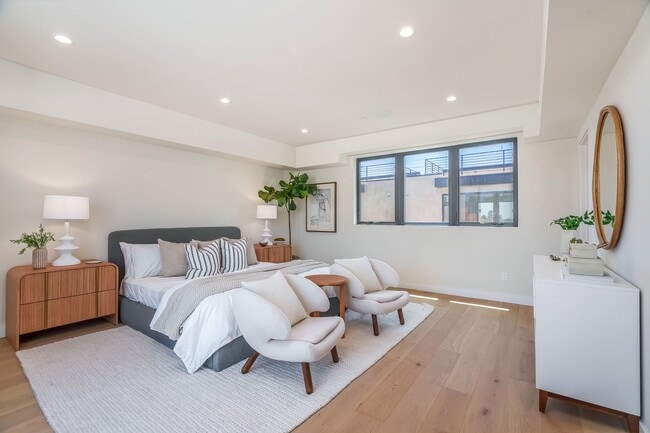 Building Photo - 1859 Barry Ave