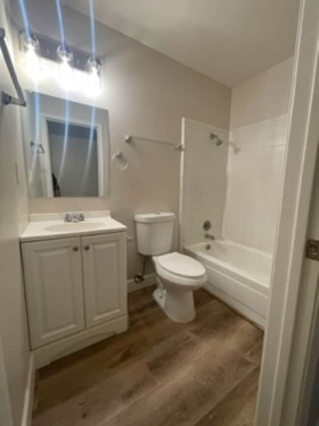 Building Photo - Great 3 Bed 2 Bath Duplex