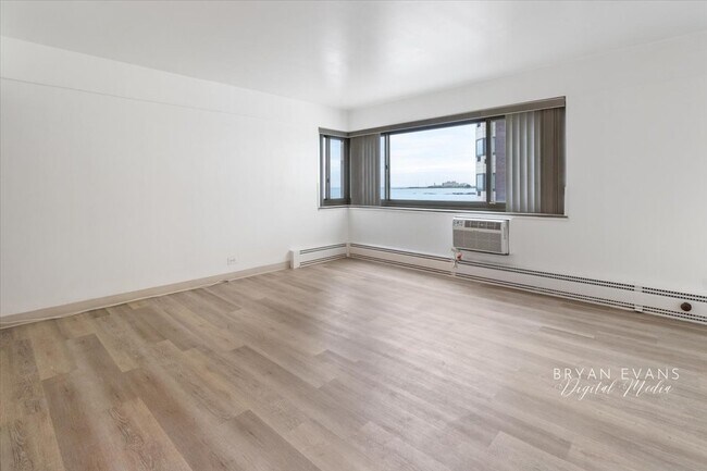 Building Photo - 7337 S South Shore Dr