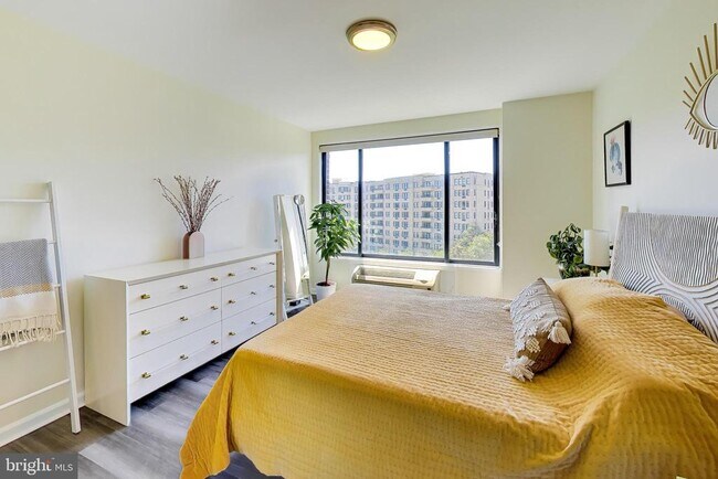 Building Photo - 2501 Calvert St NW