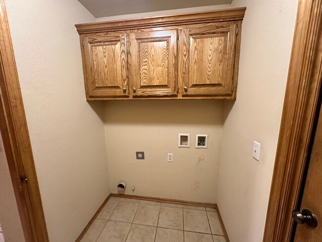 Building Photo - 4 Bed 2 bath Edmond