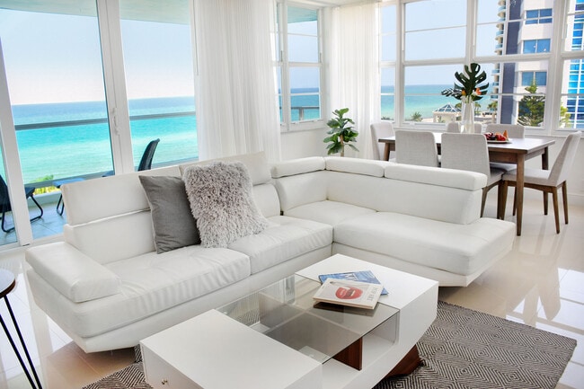 Master Ocean living room - Seacoast Suites Apartments
