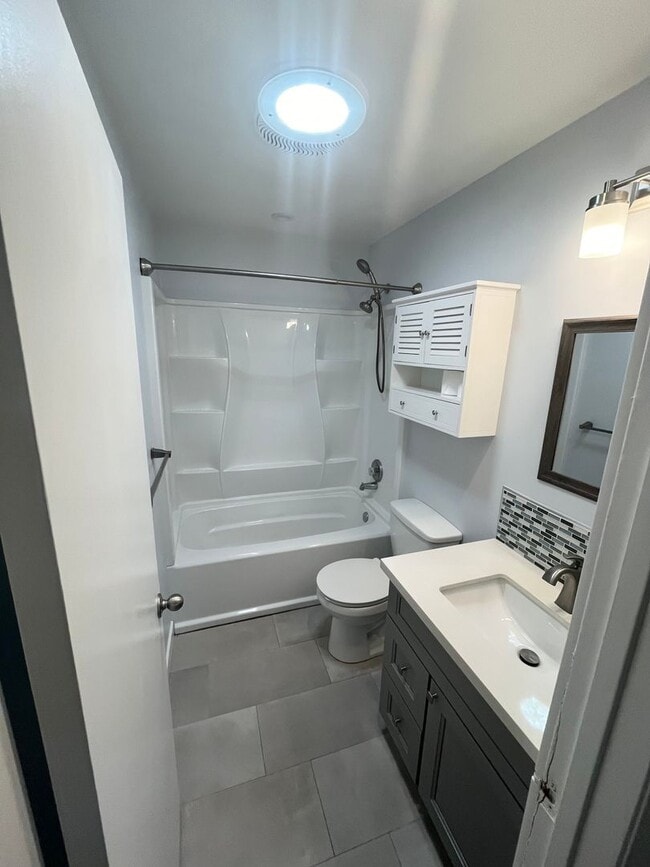 Building Photo - CHARMING 3BD/2BA SINGLE FAMILY HOME IN CLA...