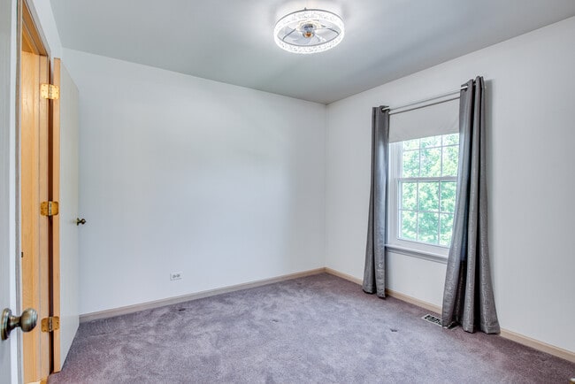 Building Photo - 1216 Arapaho Ct