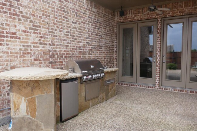 Building Photo - 2537 Windsor Castle Way