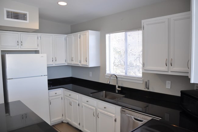 Building Photo - 1008 Clayton Nolen Dr