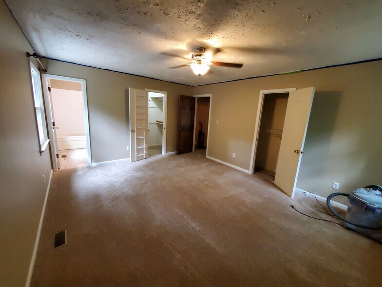 Building Photo - 141 The Maine