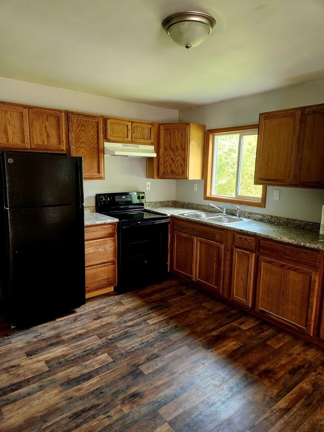 Building Photo - Duplex Apartment in Belpre