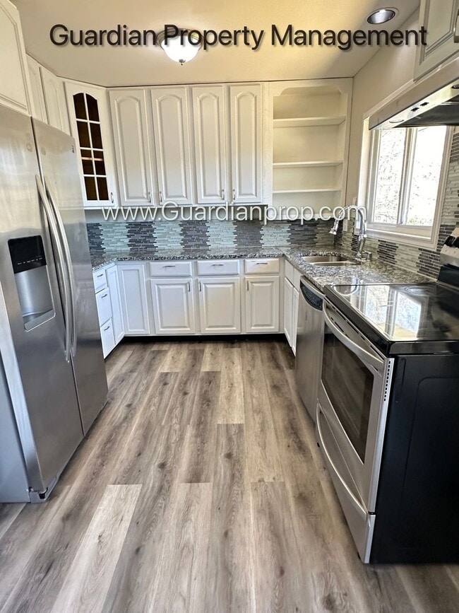 Building Photo - Champlin Single Family Home, Large Fenced Yard, Deck, 2 Car Garage,  Video Tour