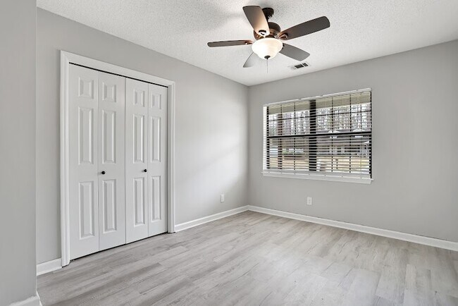 Building Photo - 208 Miner Dr