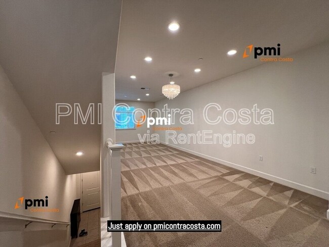 Building Photo - 5217 S Esprit Loop