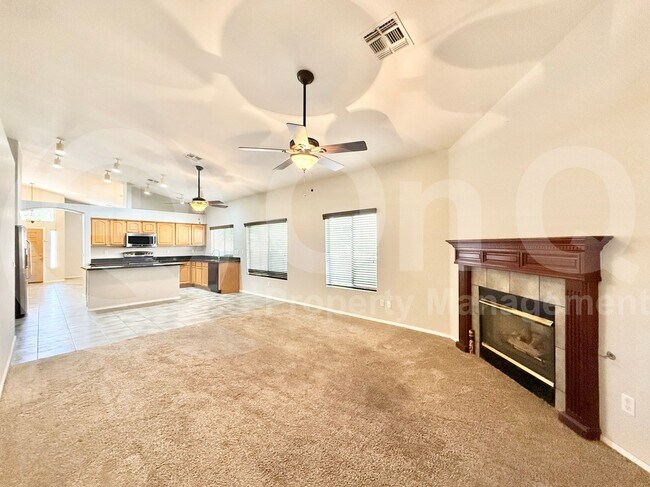 Building Photo - 1523 E Black Diamond Dr