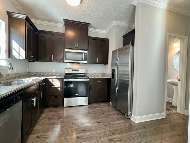 Building Photo - AVAILABLE EARLY APRIL 2026! (Pet Friendly)