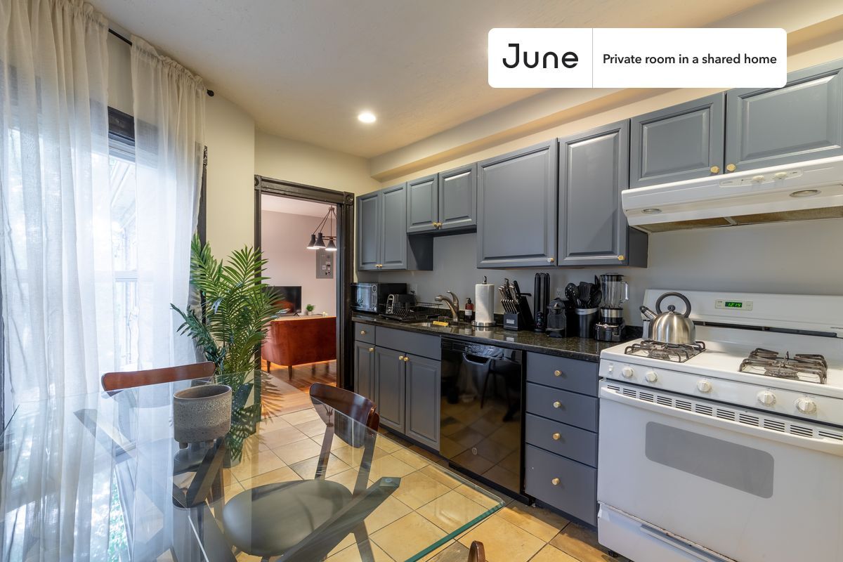 Building Photo - Room in Shared 5 bed/2 bath home in Allston