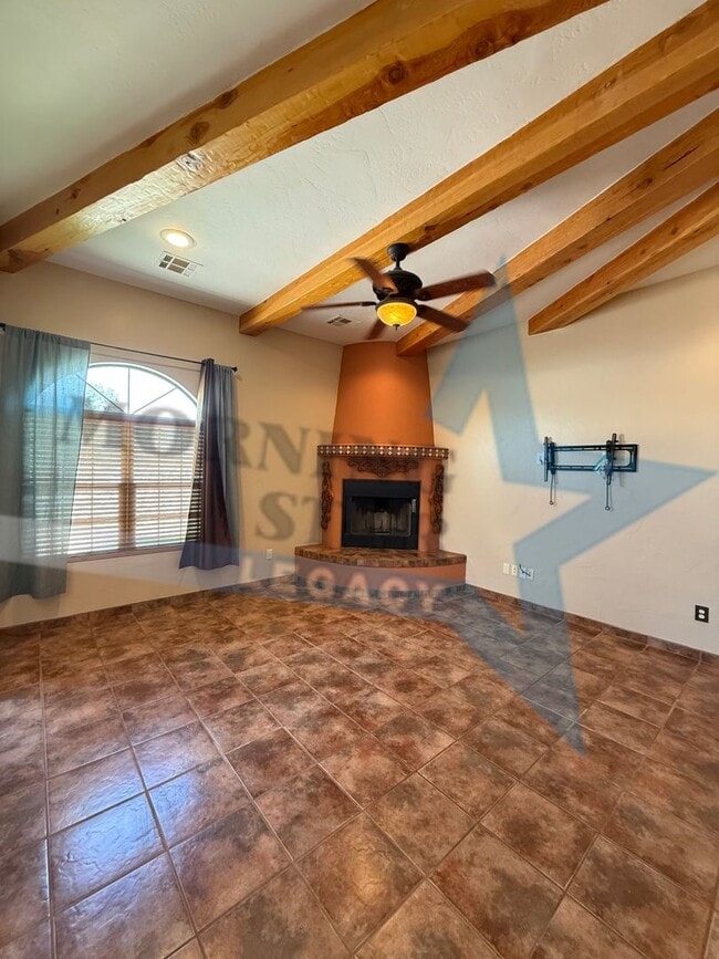 Building Photo - 4-Bedroom Home - New Carpet & Fresh Paint!