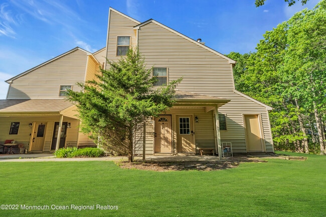 Primary Photo - 134 Whispering Oaks Way