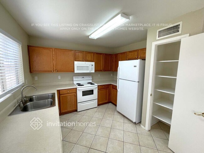 Building Photo - 3732 N 106th Ln