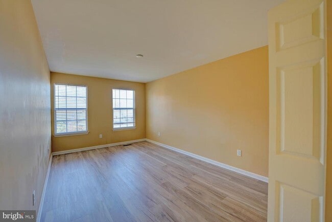 Building Photo - 536 Van Dyke Cir