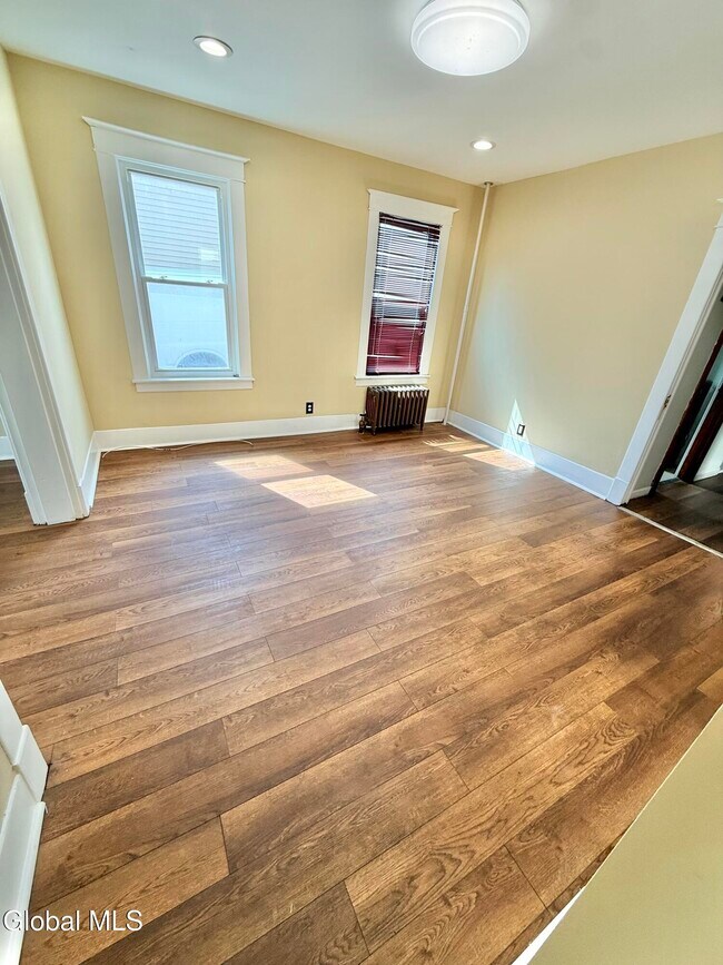 Building Photo - 1120 Pleasant St