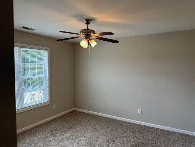 Building Photo - Nice townhouse duplex in convenient Kannap...