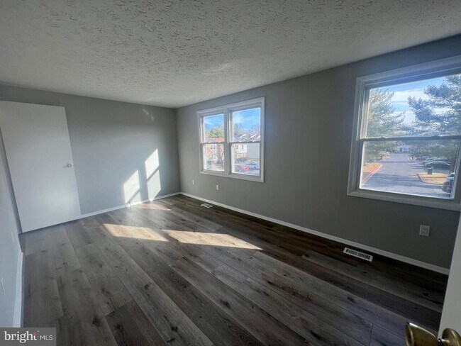 Building Photo - 132 Savannah Ct