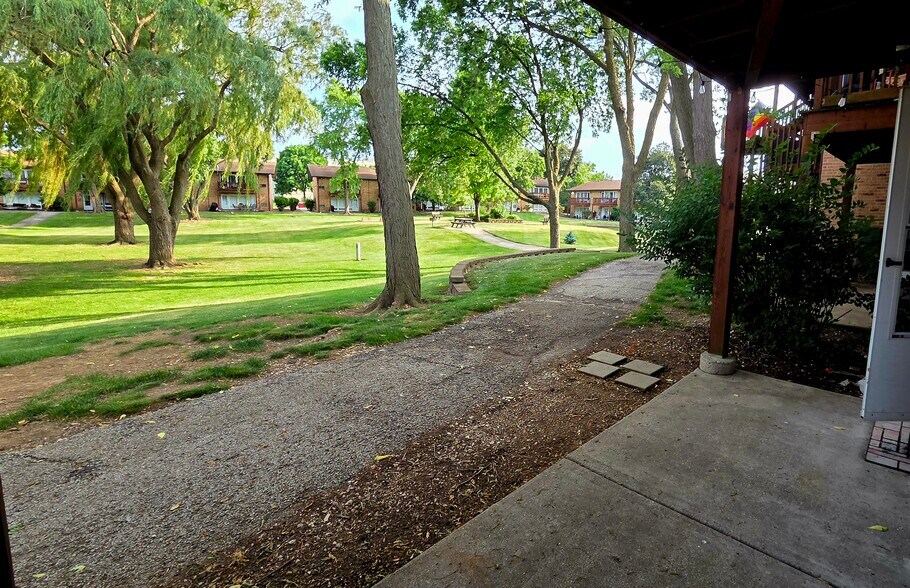 Building Photo - 2205 Arbor Cir
