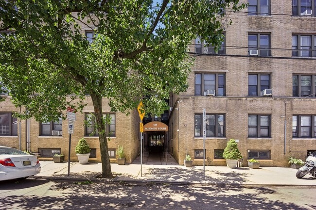 Building Photo - 429 Fairmount Ave