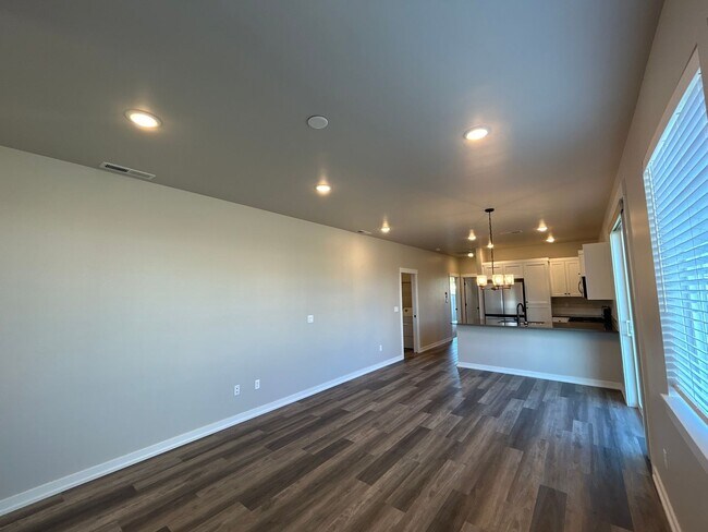 Building Photo - MOVE IN SPECIAL- Stylish 2BR + Office Duplex in SE Bend – Garage & Smart Home Perks