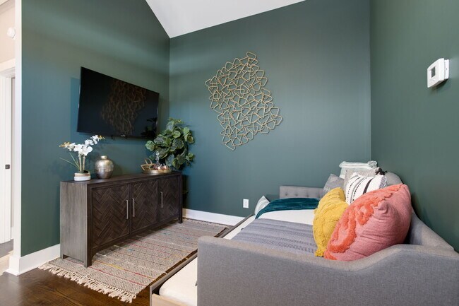 Building Photo - 2208 Elliott Ave