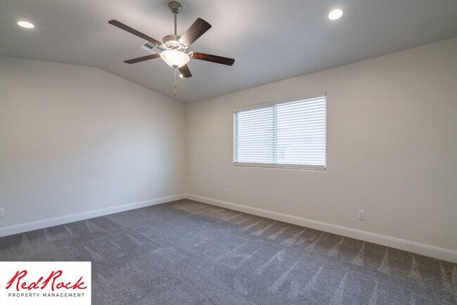Building Photo - Modern Townhome in Desirable Hurricane Hei...