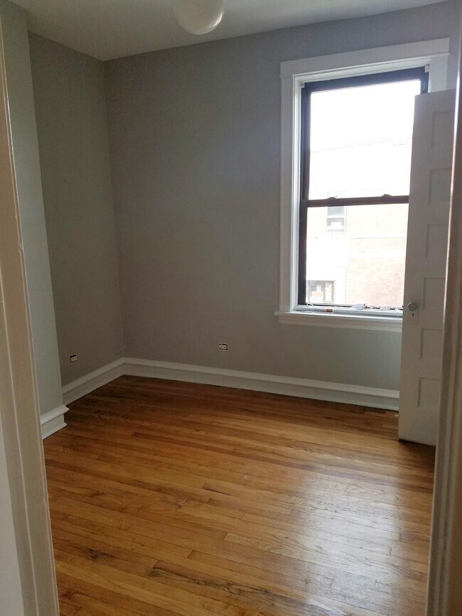 UPDATED COLOR - 5202 N Clark St