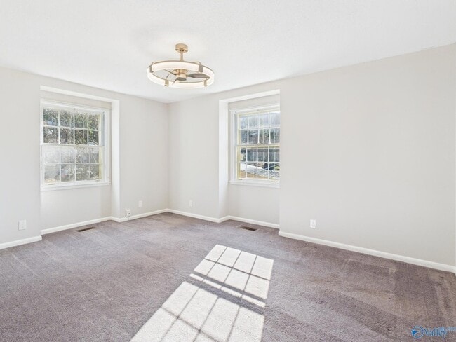 Building Photo - 2521 Lancelot Dr SE