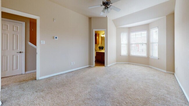 Building Photo - Lakeridge Townhomes #704