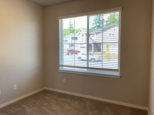 Building Photo - GORGEOUS 5BD, 3BA, 2-CAR GARAGE! AMENITIES...