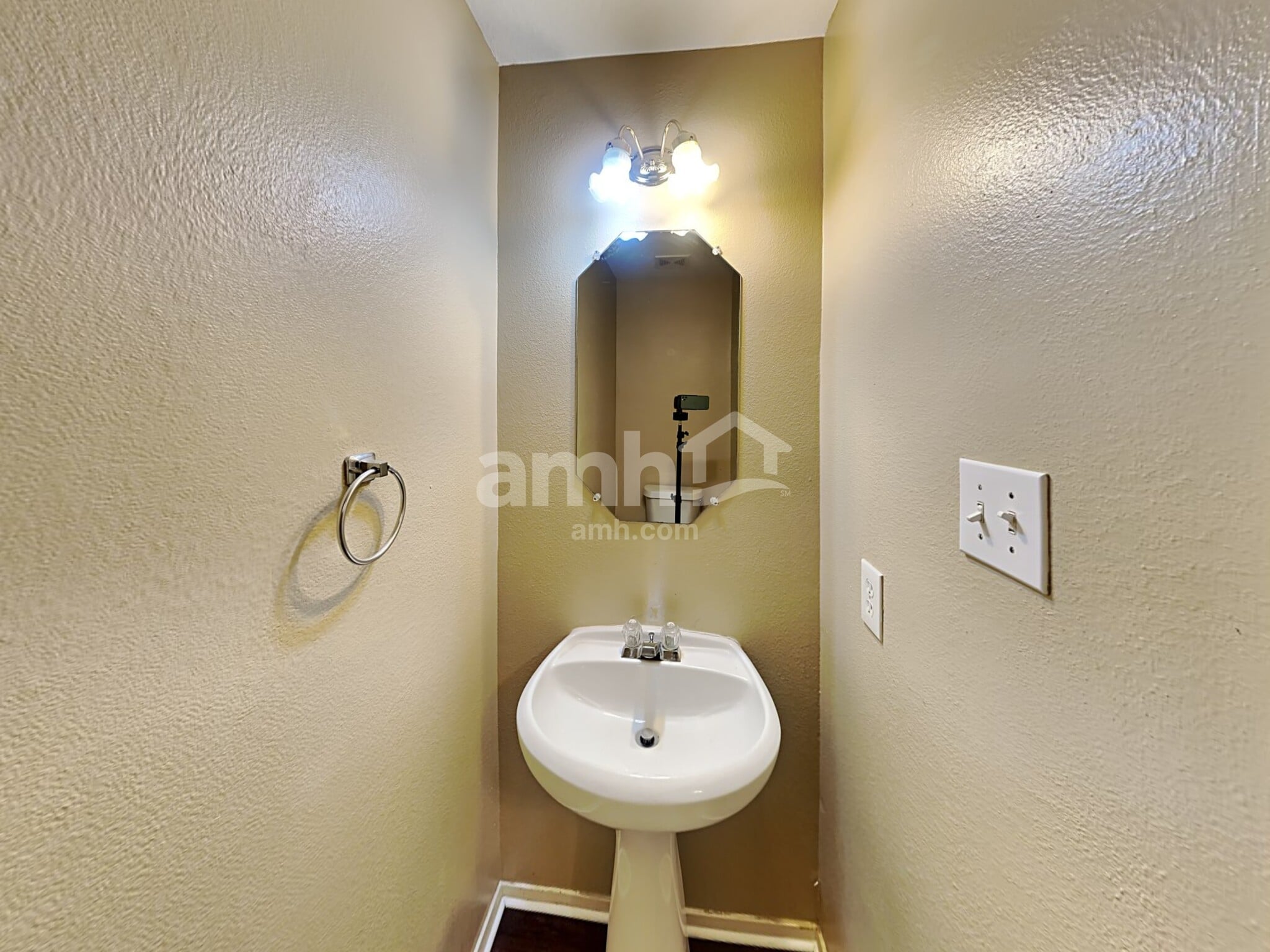 Building Photo - 6114 Elton Knolls St