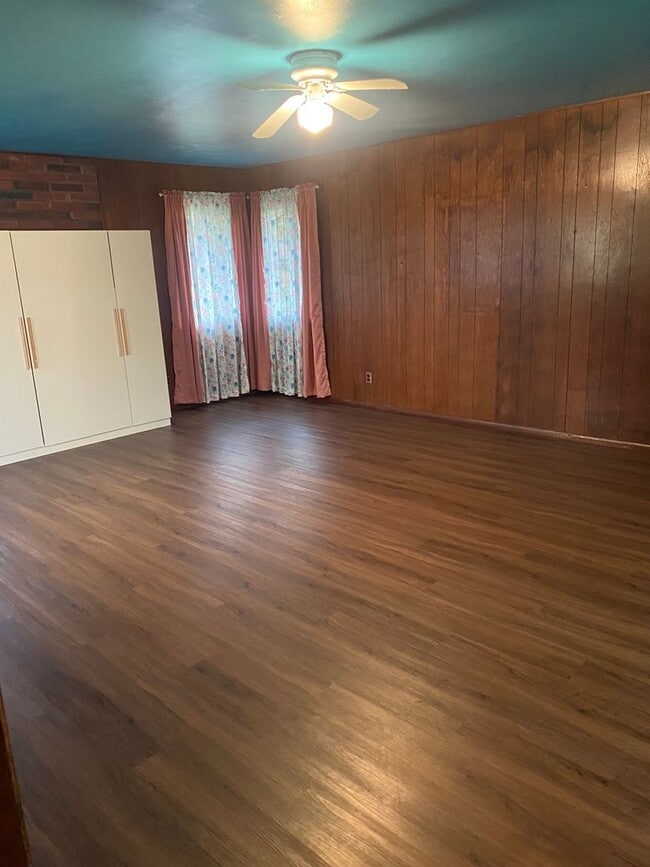 Building Photo - 31451 N Redwood Hwy