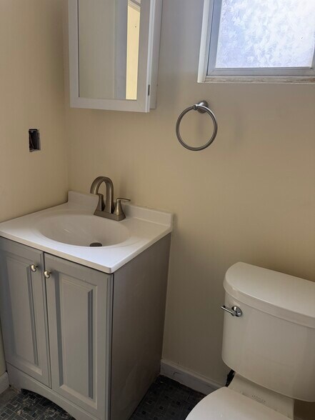 Building Photo - 213 Harrison Ave