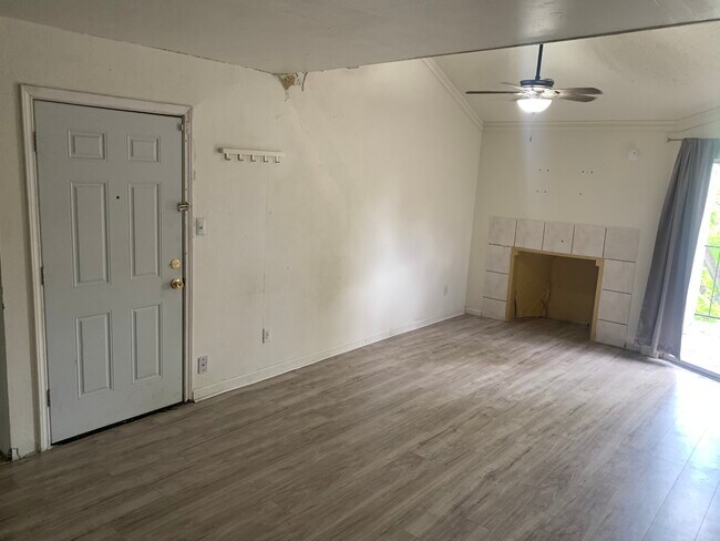 Building Photo - 10855 Meadowglen Ln