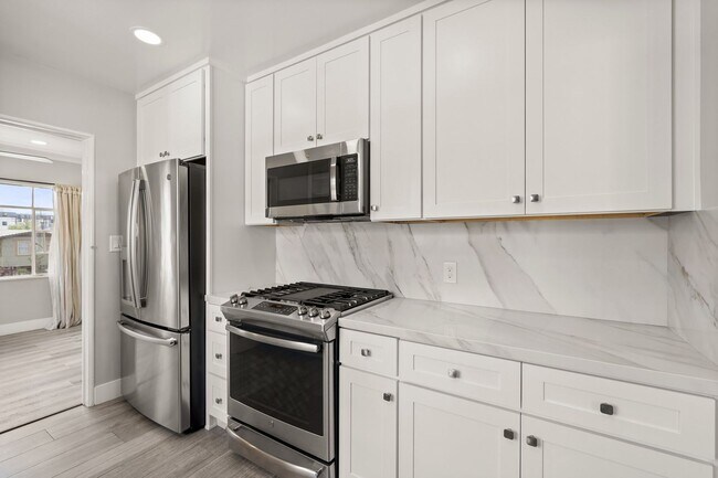 Building Photo - 35-35 Kennebec Ave