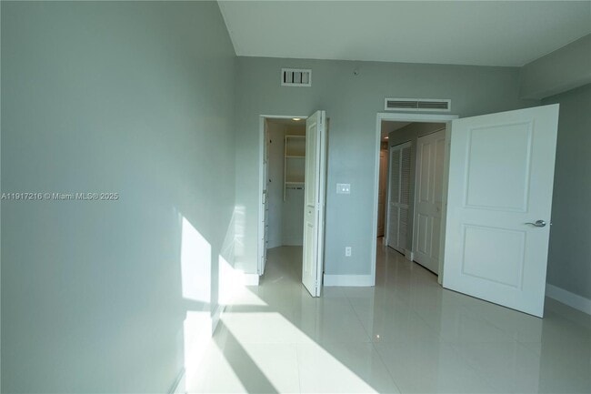 Building Photo - 7900 Harbor Island Dr