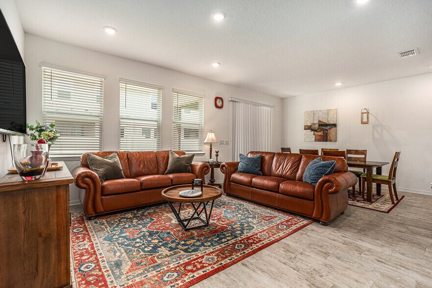 Building Photo - 1105 Lady Gouldian Ct
