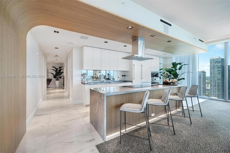 Building Photo - 700 NE 26th Terrace