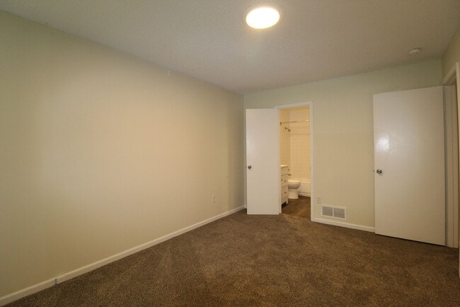 Building Photo - Fully Remodeled 2 Bedroom 1.5 Bath Duplex In Olathe